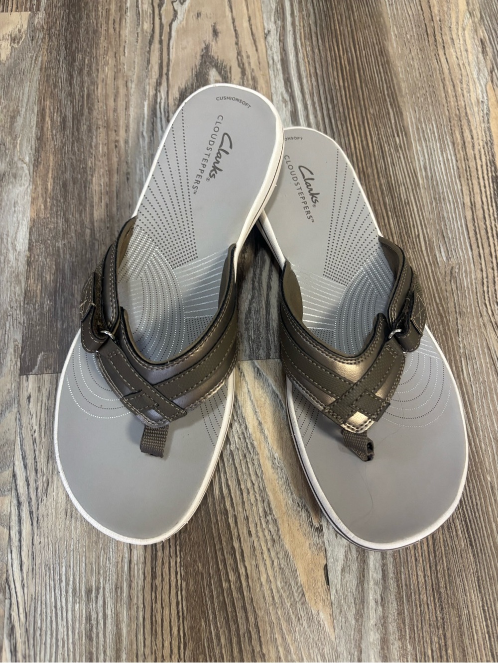NWOT Clarks Cloud Steppers Breeze Sea Flip Flop - 10